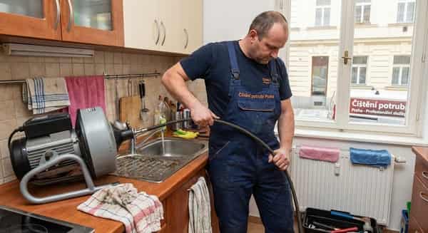 Čištění potrubí Praha - čištění ucpaného dřezu