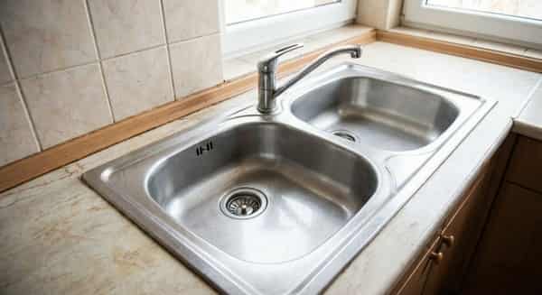 Čistý dřez po čištění